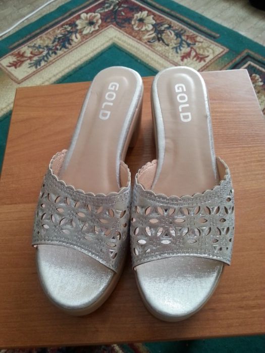 Продам боссоножки 3000тенге 39размер