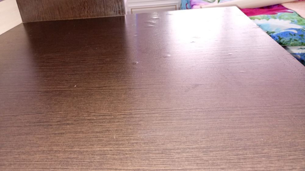 Продается стол с замками