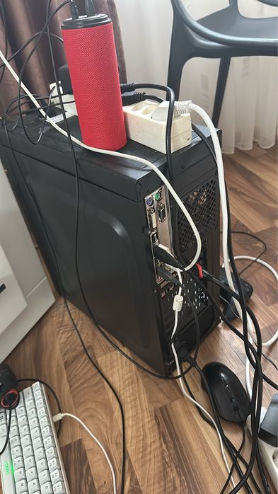 Pc gaming rx 6600xt i3 10100f