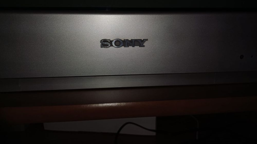 Продам старый рабочий телевизор Sony