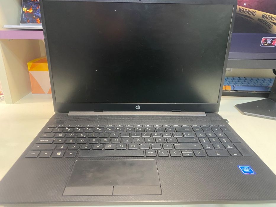 Laptop HP – Intel Celeron N4020 / SSD 256GB Samsung / Stare foarte bună