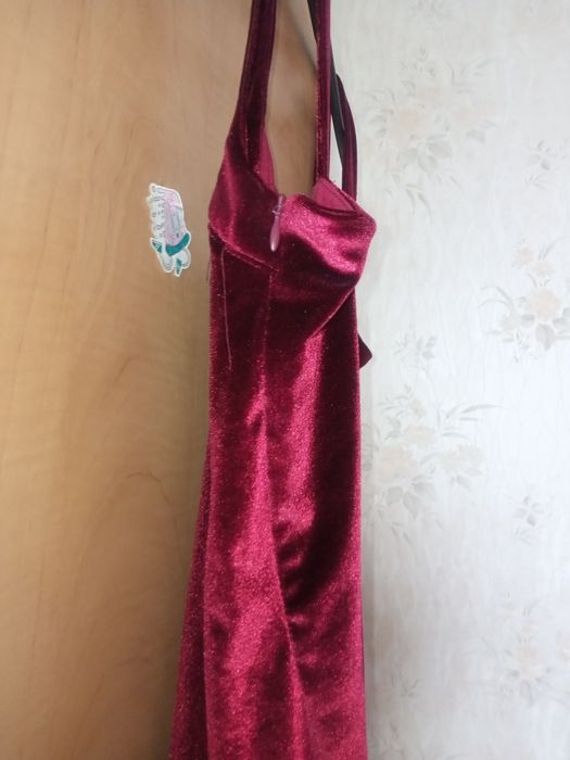 Продам бархатное платье.