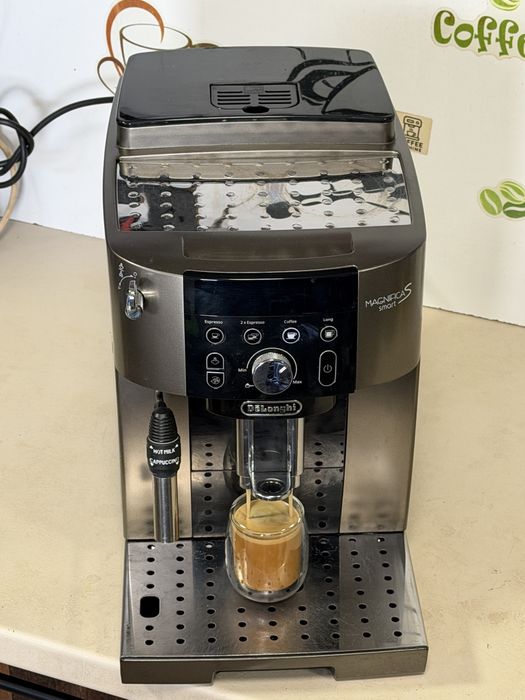 Кафемашина кафе автомат delonghi magnifica smart с гаранция