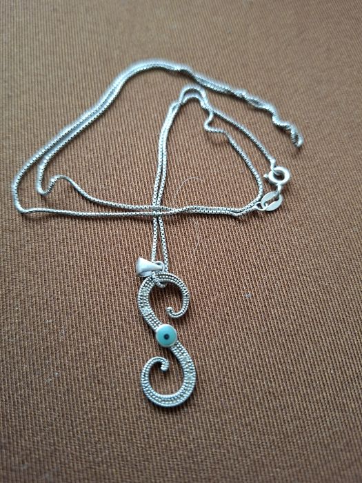 Сребърни бижута,колие с полускъпоценни камъни.