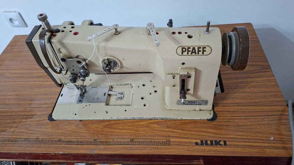 Продаётся промышленная швейная машина PFAFF с японским столом