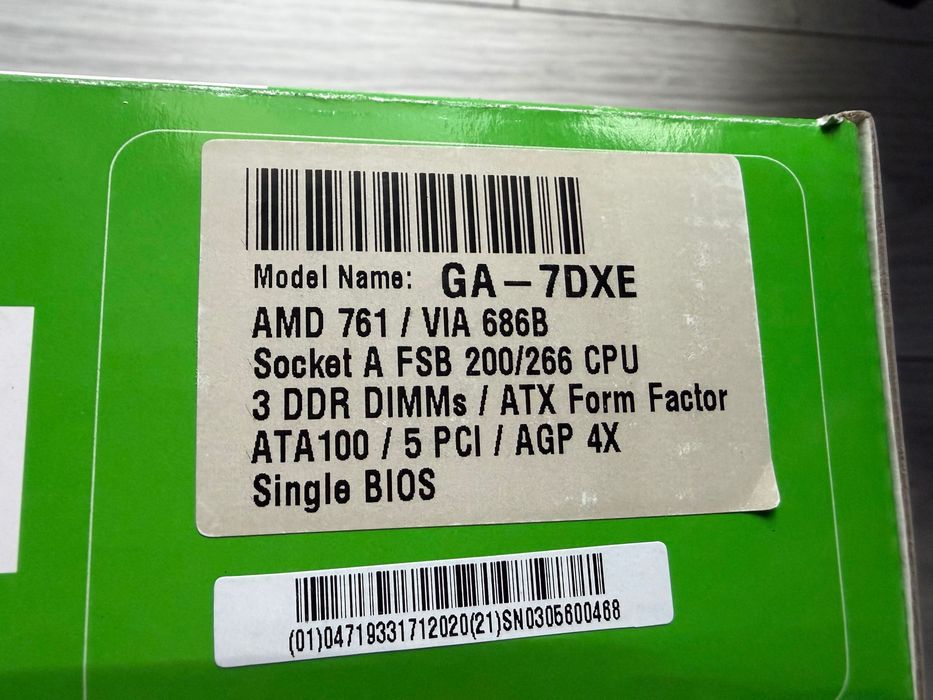 Placă de bază retro Gigabyte GA-7DXE Socket A / 462, DDR, AGP 4X, AMD Athlon XP Duron Sigilata