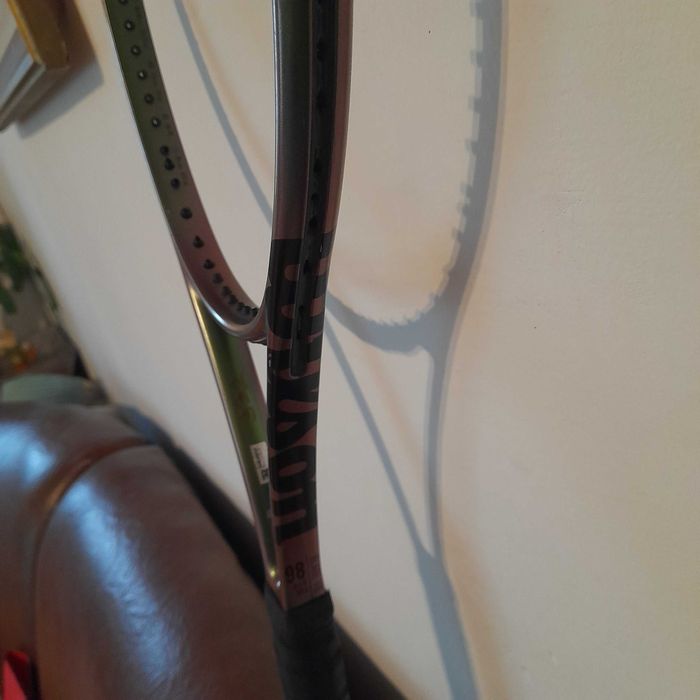 Racheta de tenis Wilson Blade 98 V8 16x19 305g proprie