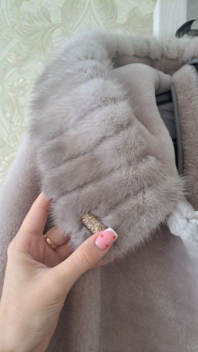 продам шубу (мутон) + бонусом шапка и снуд