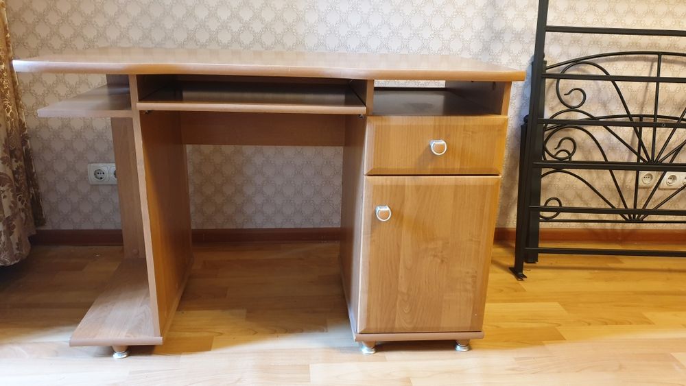 Стол компьютерный