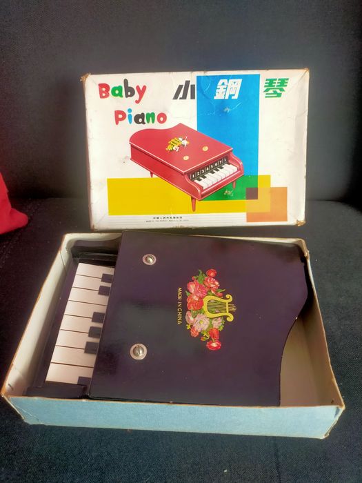 Jucarie Vintage Ani 70-80 Baby Piano China 8 keys de colectie