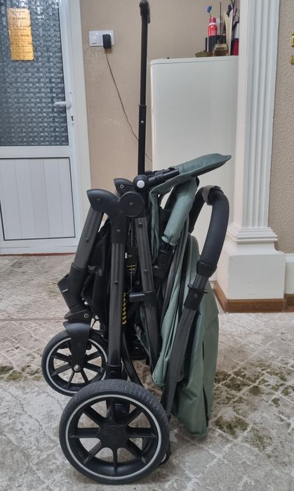 Коляска чемодан.