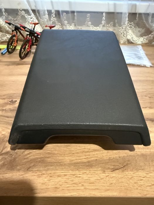 Подлокотник на BMW E38