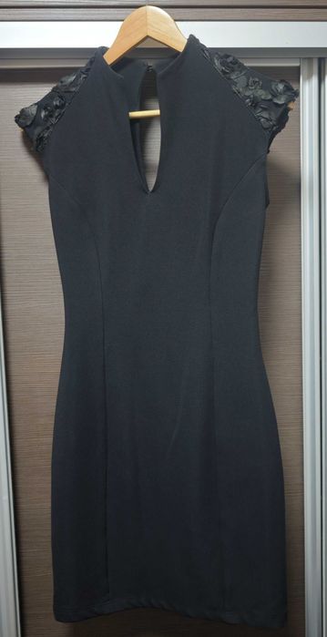 Официална черна рокля