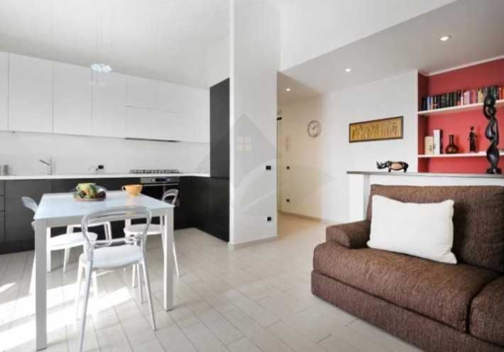 Дава се под наем Двустаен апартамент в Пловдив, Център - 45 кв.м за 158.1 € - Снимка #1