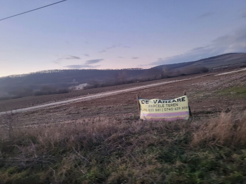 Vând parcele teren intravilan