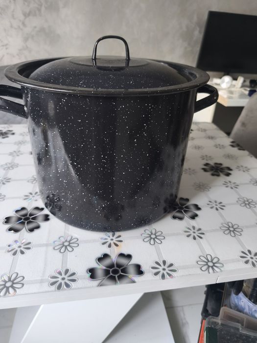 Vând oală 15l trimit și în țară
