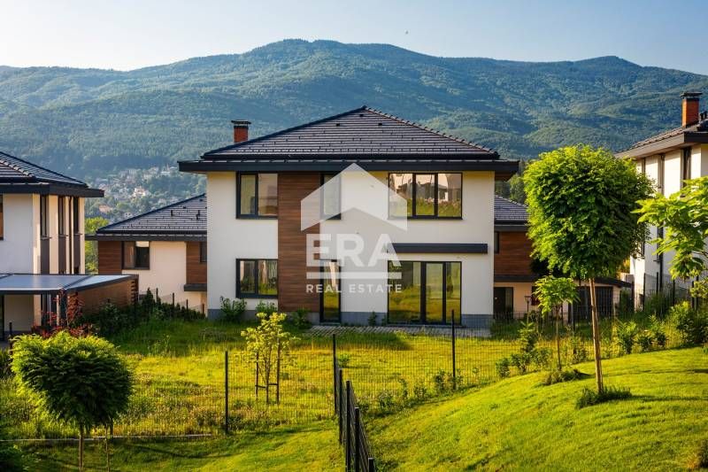 Продава се Къща в с. Владая, Област София-град - 229 кв.м за 1782 €/кв.м - Снимка #2