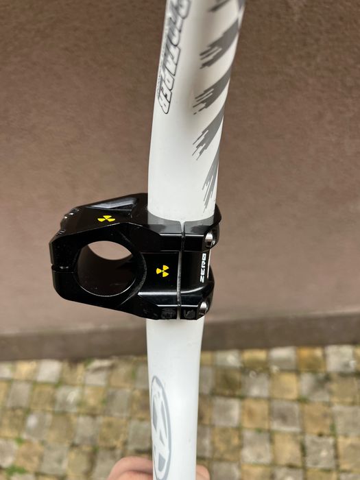 Лапа за кормило Nukeproof + подарък кормило Answer