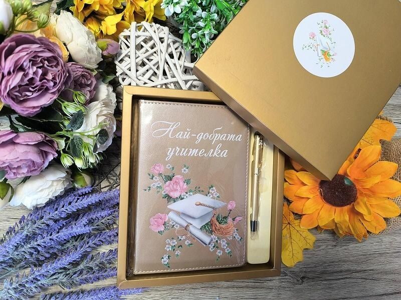 Луксозен комплект "Учител" с кожен бележник мелатен химикал в подаръчн