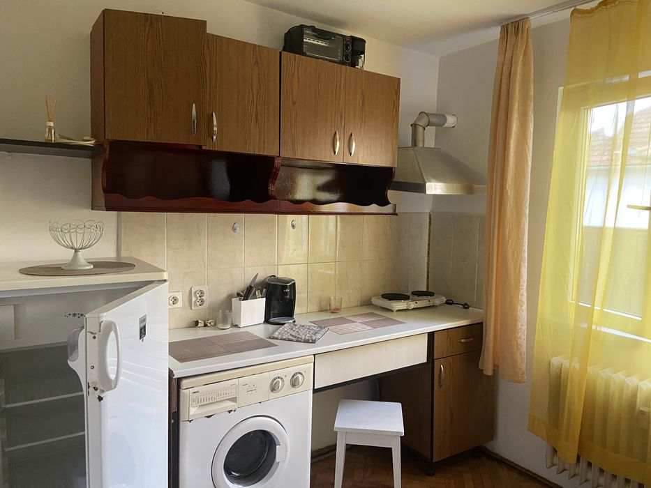 Ofer chirie garsonieră studio aproape de iulius mall ,su 12 mp