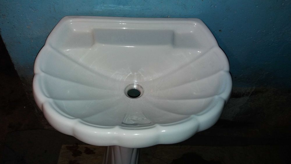 Продам раковину с подставкой
