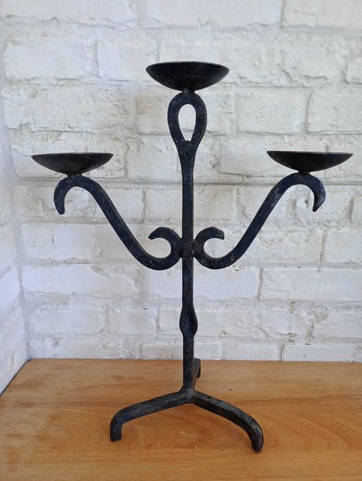 Стар свещник от ковано желязо