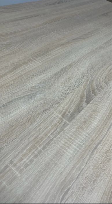 Vand masa foarte bună