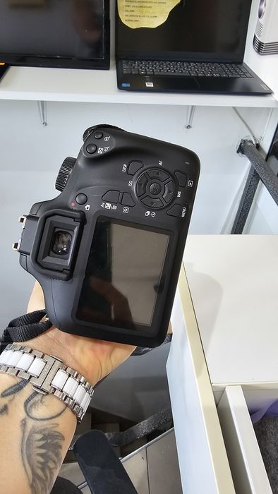 Canon EOS Rebel T 100