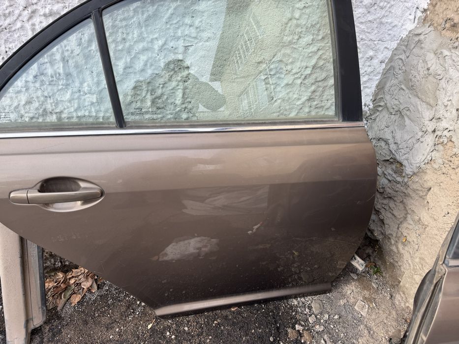 Двери Тойота Авенсис