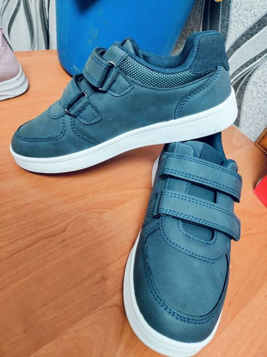 Кеды мальчику продам