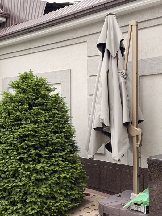 Садовый зонт продаёться, очень доброьный