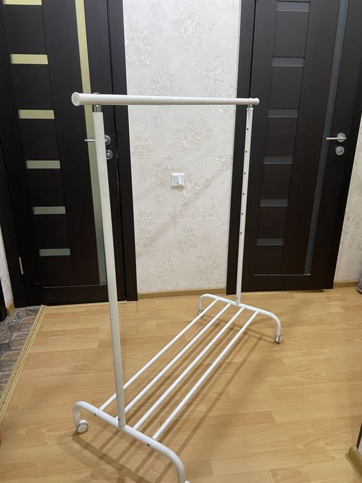 Продам напольную вешалку
