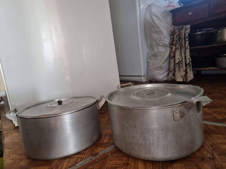 Продам большие кастрюли на 12 и 15 и 9 л