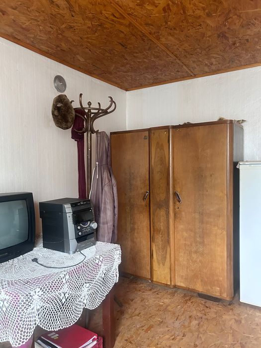 Къща с двор с. Разделна