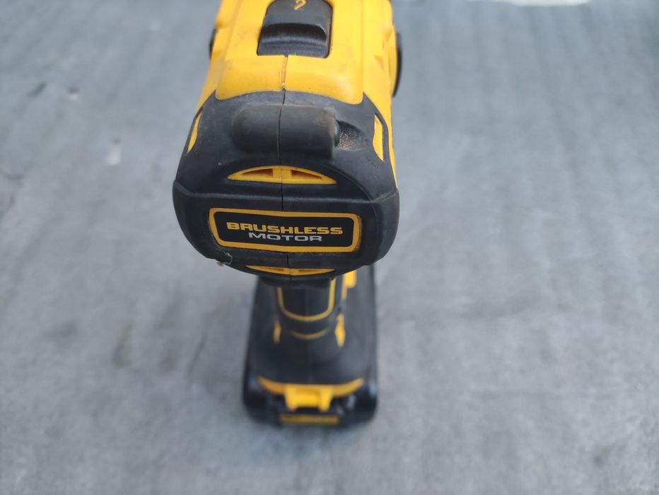 Autofiletanta DeWalt Brushless DCD 777 acumulator
