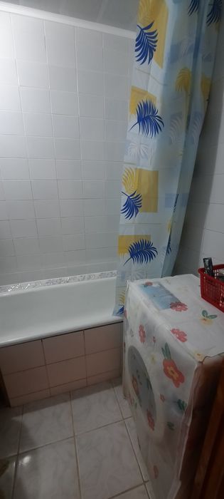 Сдам ДЕВУШКЕ комнату с подселением в центре