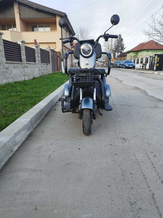 Продавам триколка