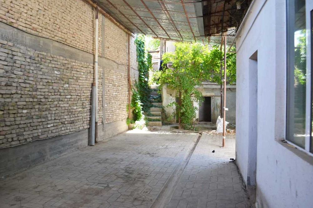 Ховли сотилади Гор-больница