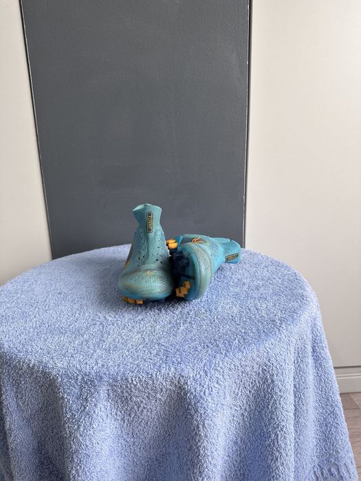 Детские футбольные бутсы