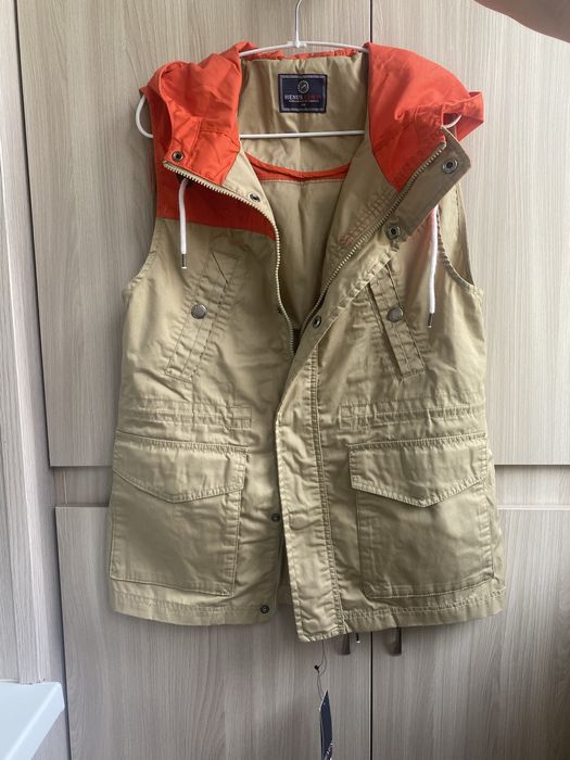 Жилет/лёгкая куртка без рукавов (унисекс)