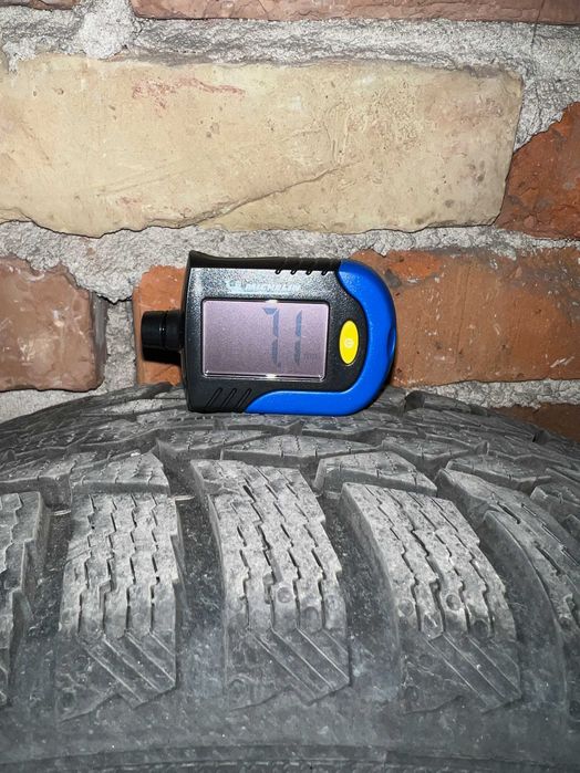 Запазени зимни гуми Nokia WR D4 175/65/14 с железни джанти 4x100 56.1