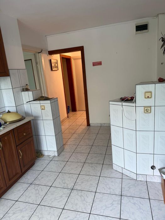 Spre vanzare apartament cu 4 camere
