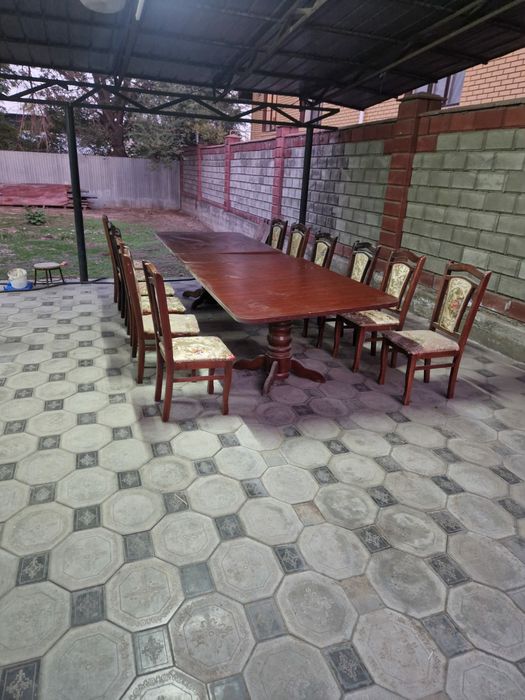 Стол со стульями