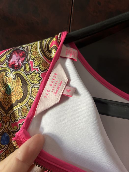 Платье бренда Ted Baker