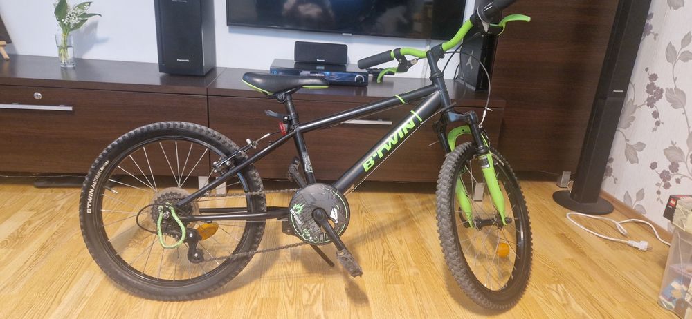 Bicicleta 20 inch B twin si casca