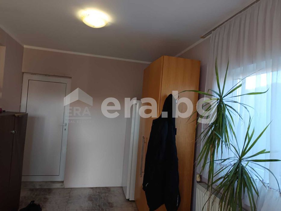 Двуетажна обзаведена къща в гр. Суворово