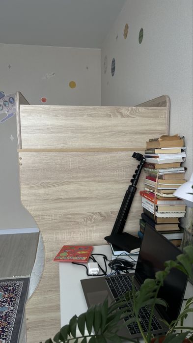 Двухъярусная кровать с матрасами