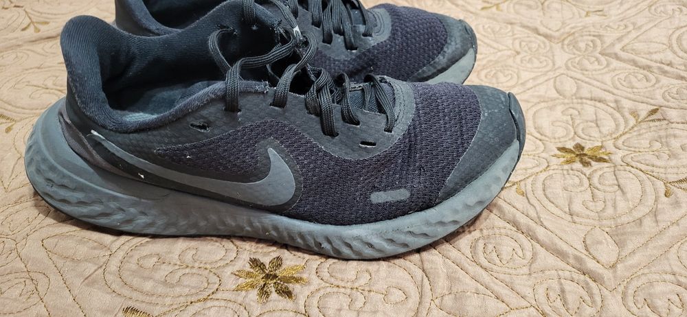 Adidasi Nike Revolution marimea 37.5