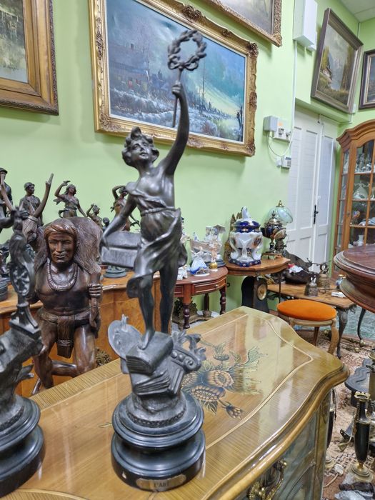 Чифт страхотни антикварни колекционерски френски фигури статуетки