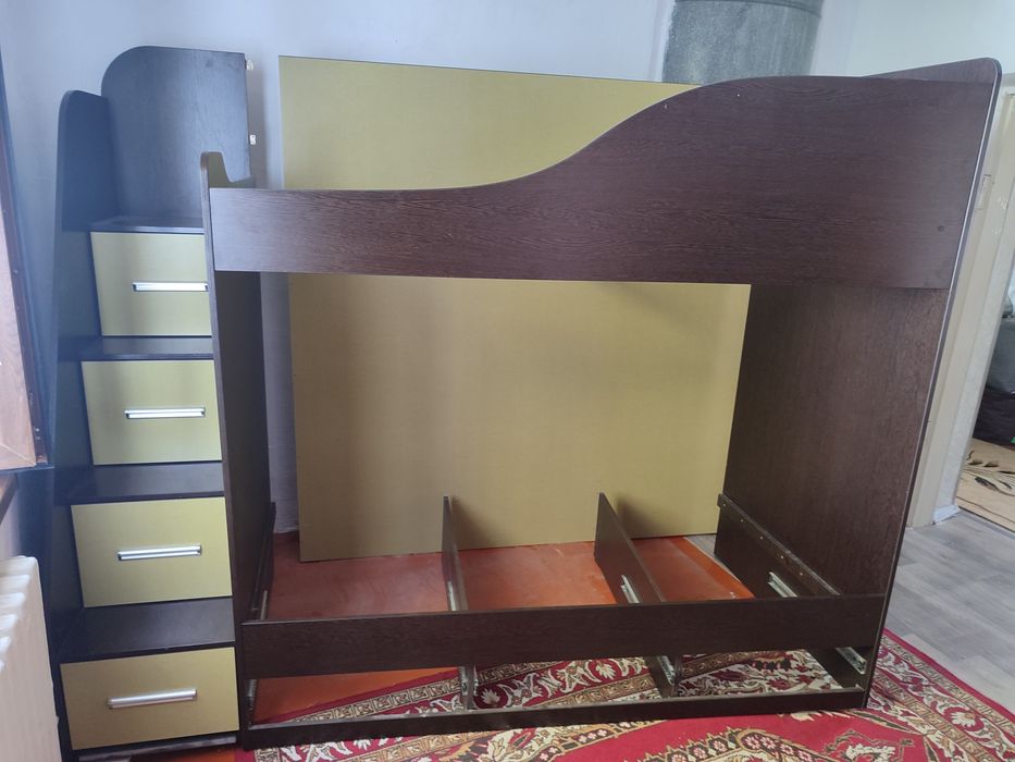 Двухярусная кровать